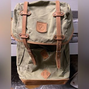 Fjallraven Rucksack No. 21 Large Classic Backpack, Dark Olive